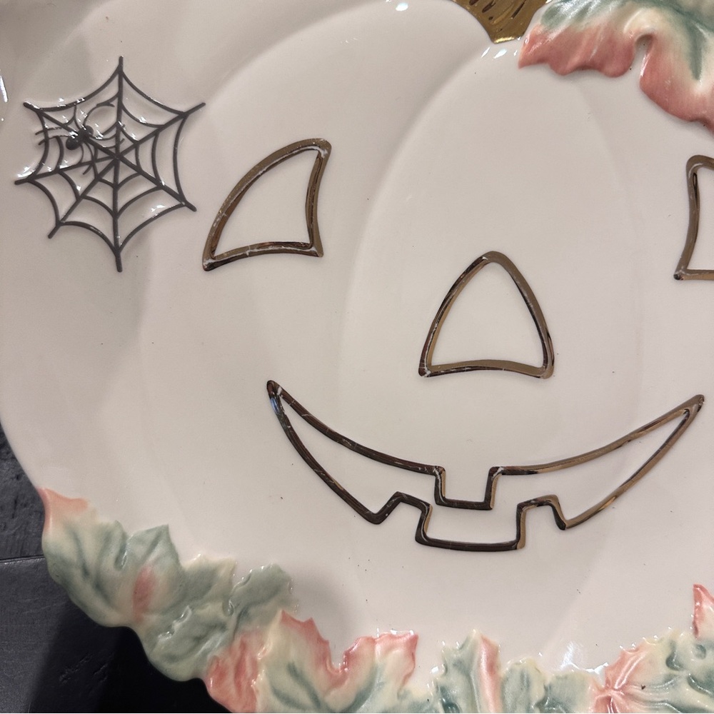 Lenox Ceramic Halloween Jack-O-Lantern Plate with Gold and Cream Accents - Picture 3 of 16